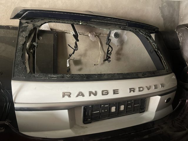 Задні двері багажника LR113833 LAND ROVER