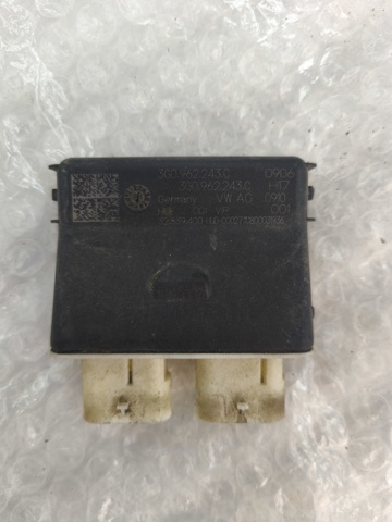 Блок управління відкриття кришки багажника 3G0962243C VAG