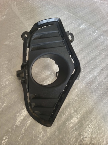 Решітка протитуманних фар ліва 521270R160 TOYOTA
