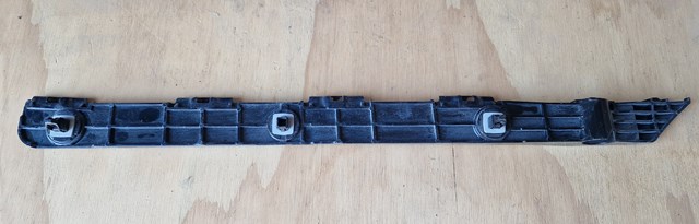 Ліве кріплення заднього бампера 5215806010 TOYOTA