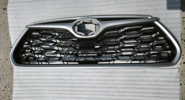 Решітка радіатора 531010E330 TOYOTA