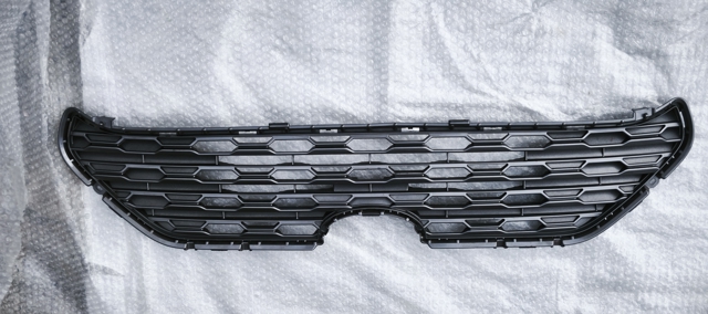 Решітка радіатора 531120R140 TOYOTA