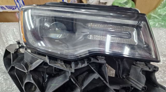Фара правая 68426872AB CHRYSLER