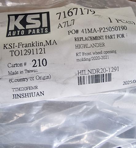 Молдинг передньої арки колеса, правий 750850E040 TOYOTA