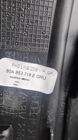 Молдинг передньої арки колеса, правий 80A853718EGRU VAG