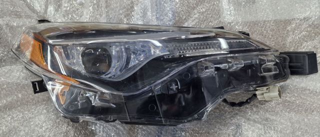 Права блок фара 8111002M70 TOYOTA