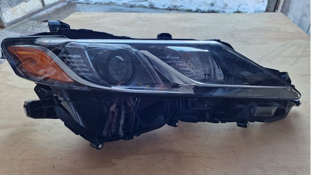Основна фара - вставка 8111006C40 TOYOTA