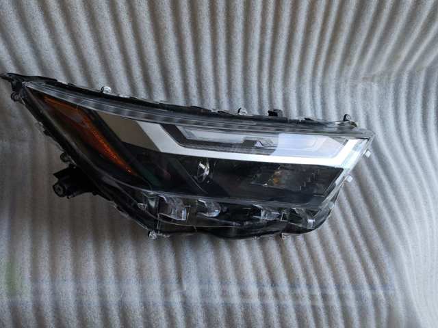 Права блок фара 811100R350 TOYOTA