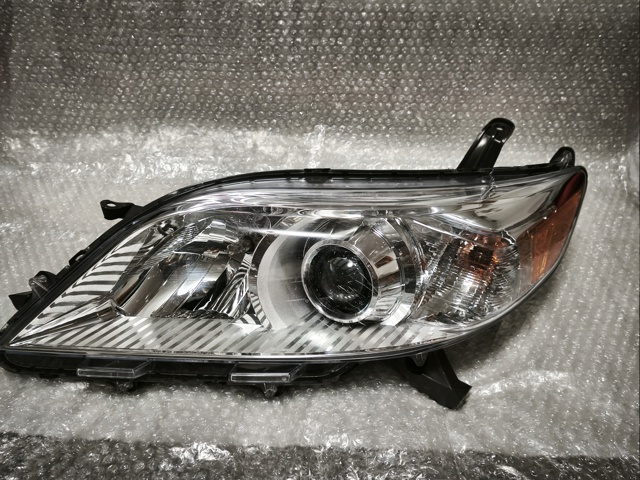 Фара ліва передня 8115008030 TOYOTA