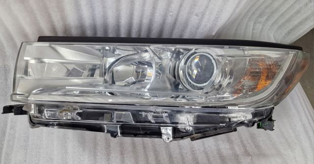 Основна фара в зборі ліва 811500E330 TOYOTA