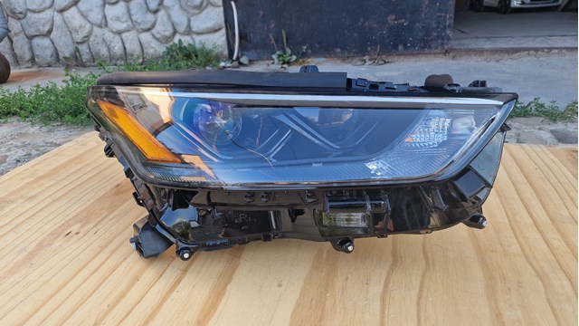 Фара ліва передня 811500E420 TOYOTA