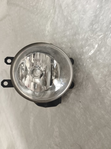Туманка права 8121047010 TOYOTA