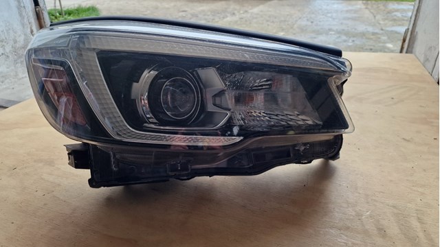 Фара правая Subaru Forester 5