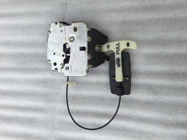 Замок дверей багажника 846303TA0A NISSAN
