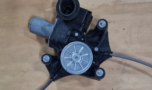 Склопідйомник задніх лівих дверей 8572042140 TOYOTA