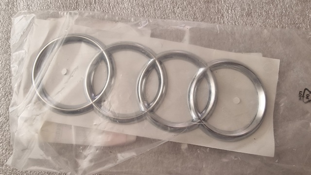 Емблема кришки багажника, фірмовий значок 8T0853742B2ZZ VAG