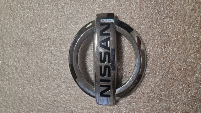 Емблема кришки багажника, фірменнийзначок 908904EA0A NISSAN