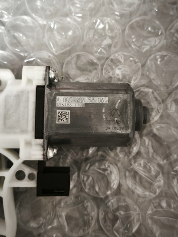 Мотор склопідйомника дверей передніх, лівих A0009065806 MERCEDES