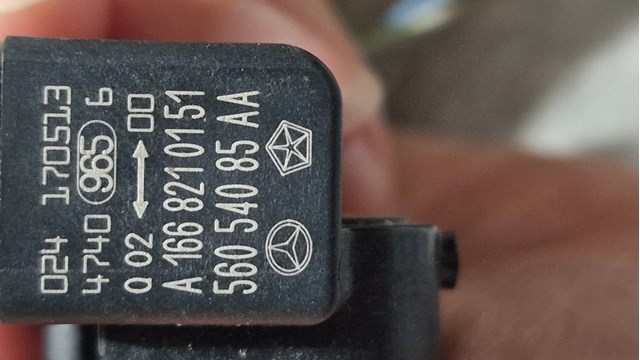 Датчик подушки безпеки A1668210151 MERCEDES