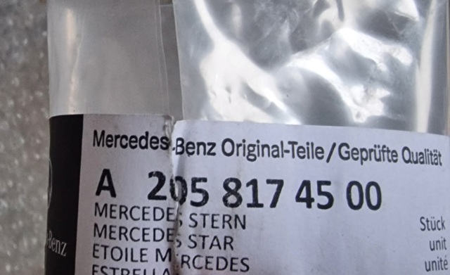 Фірмовий значок на кришку багажника A2058174500 MERCEDES