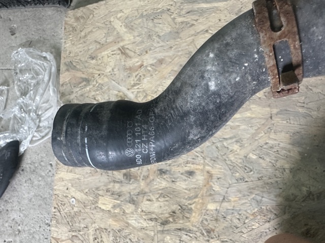 Шланги системи охолодження 8D0121101AD VAG