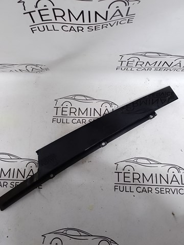 Накладка передніх дверей, правої, вертикальної 80A837902A5FQ VAG