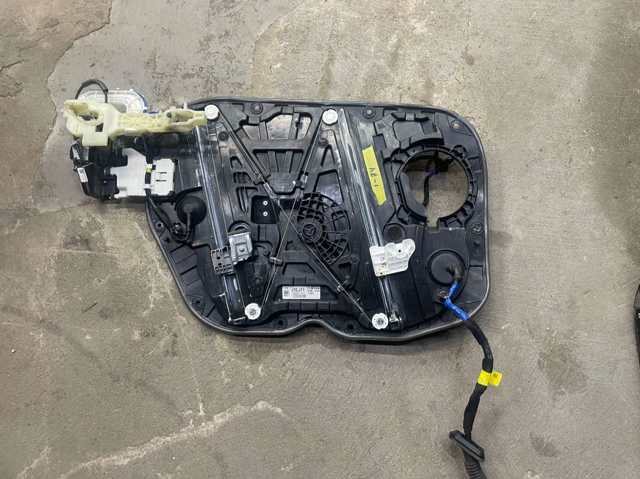 Замок двері правої передньої 81320G2010 HYUNDAI