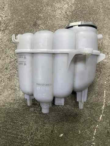 Бачок для води 8W0121405K VAG