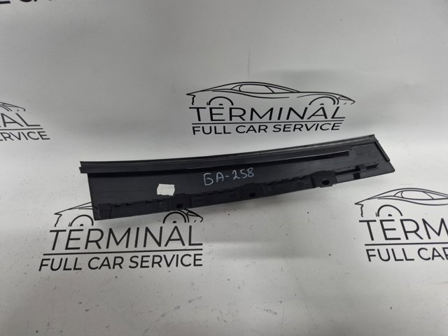 Накладка задніх дверей, правих, вертикальних 8W0839902A5FQ VAG