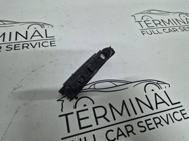 Напрямна заднього бампера, права 8W5807890 VAG