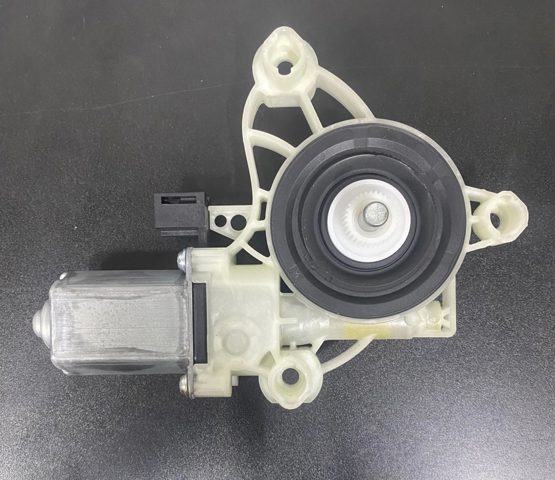 Двигун склопідіймача двері передньої, правої A0009065706 MERCEDES