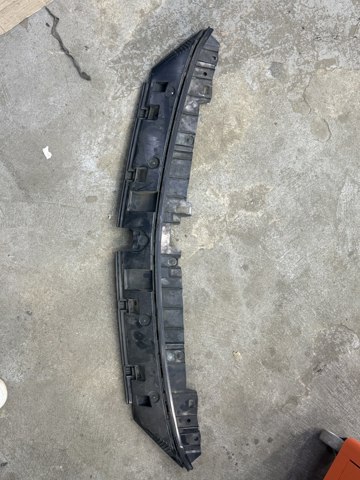 Кронштейн бампера переднього, центральний A1568851102 MERCEDES