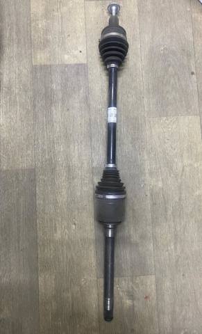 Привід передній правий A1673308801 MERCEDES