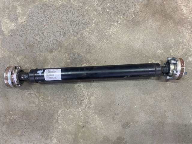 Вал карданний переднього моста A1674104903 MERCEDES