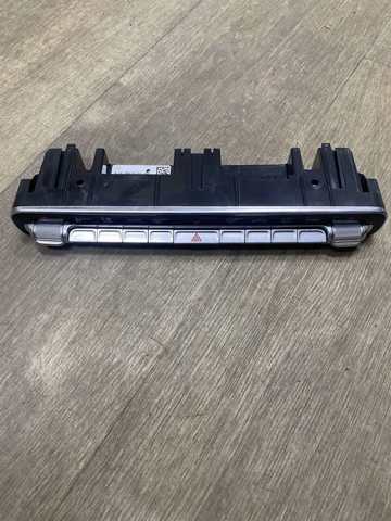 Блок кнопок центральної консолі A2479056703 MERCEDES