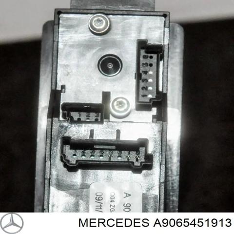 Кнопки переднього правого склопід'ємника A9065451913 MERCEDES