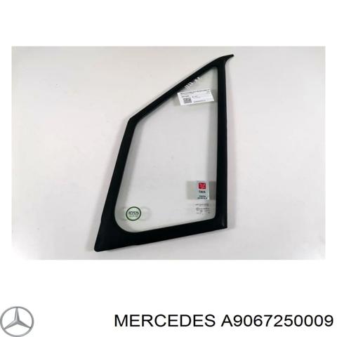 Вікно надставки дверей передніх A9067250009 MERCEDES