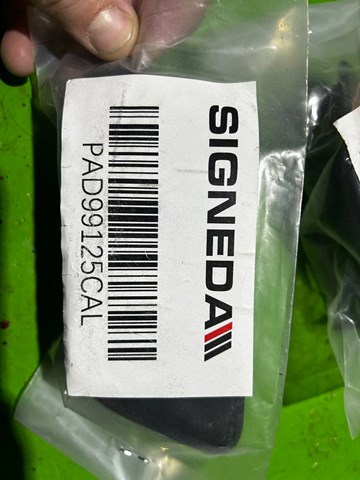 Накладка форсунки омивача фари передньої PAD99125CAL SIGNEDA