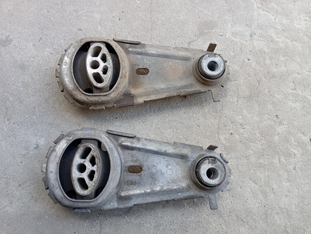 Подушка (опора) двигуна, нижня 112380010R RENAULT