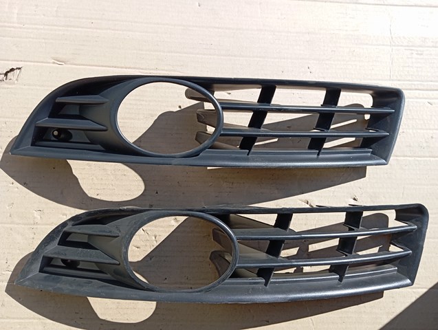 Заглушка, решітка протитуманних фар бампера переднього, ліва 3C0853665A VAG