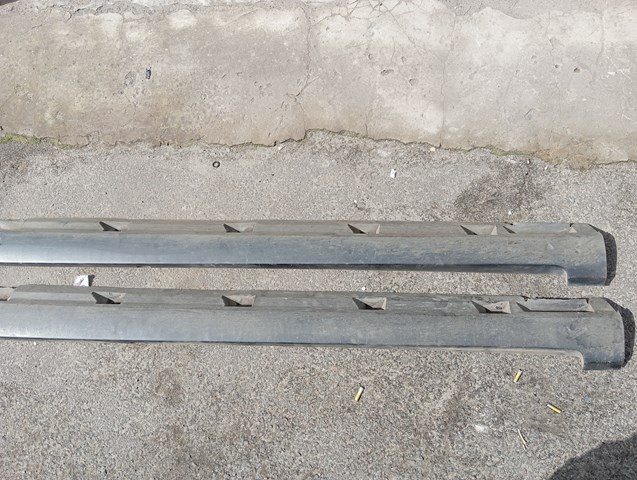 Накладка зовнішня (молдинг) порога, лівий 3C0853855B VAG