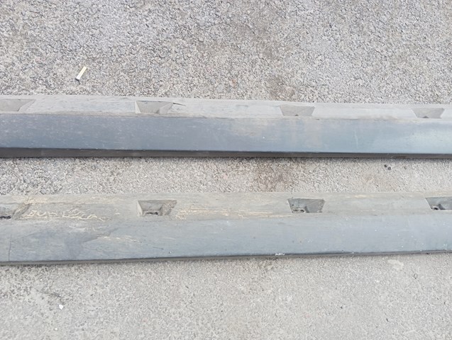 Накладка зовнішня (молдинг) порога, правий 3C0853856B VAG
