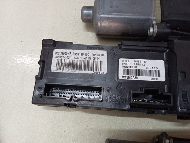 Двигун стеклопод'емника двері задньої, лівої 807310004R RENAULT