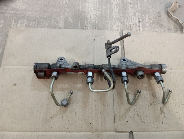 Рампа форсунок системи упорскування палива 8200750048 RENAULT
