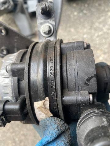 Насос охолодження інвертора A0005002686 MERCEDES