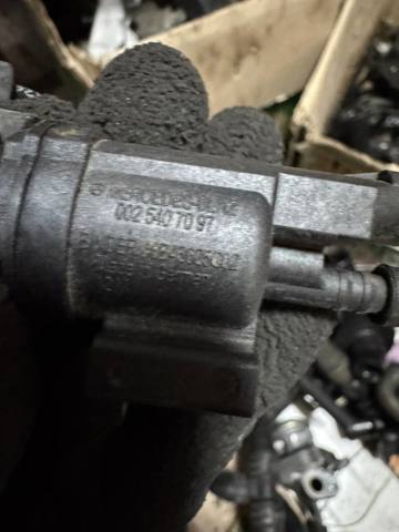Клапан перемикання системи подачі повітря A0025407097 MERCEDES