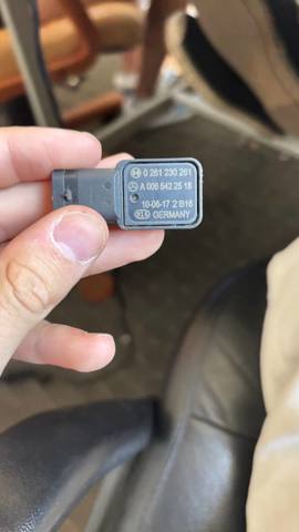 Датчик тиску пневматичної гальмівної системи A0065422518 MERCEDES