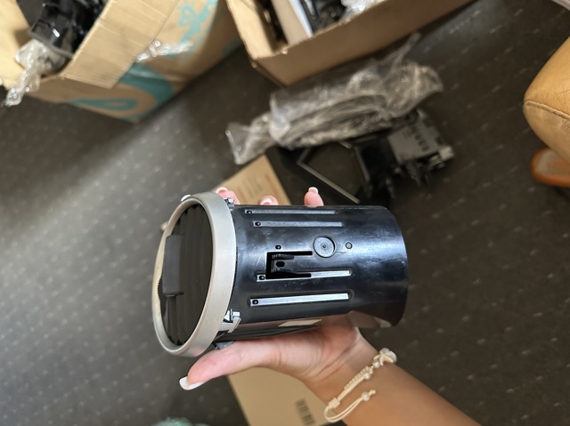 Решітка повітропровода A1648302154 MERCEDES