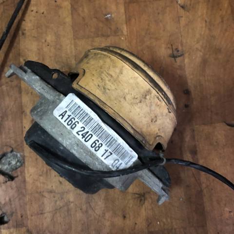 Подушка (опора) двигуна, ліва A1662406817 MERCEDES