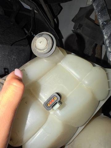 Бачок для води A1665000049 MERCEDES